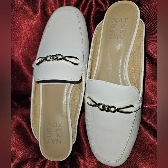 NATURALIZER - White Leather Mules with Gold Chain Detail - Picture 4 of 7